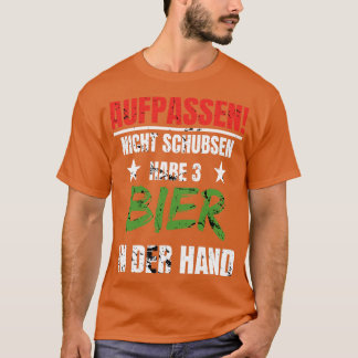 Bier In Der Hand Aufpassen Nicht Schubsen Lustig T-Shirt