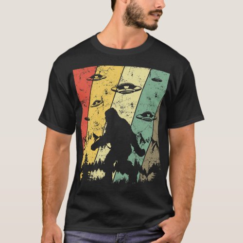 Big Foot and Aliens Bigfoot UFO Abduction Vintage T_Shirt