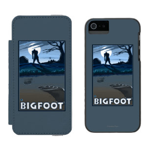 Big Foot walking through Golf Course iPhone SE/5/5s Wallet Case