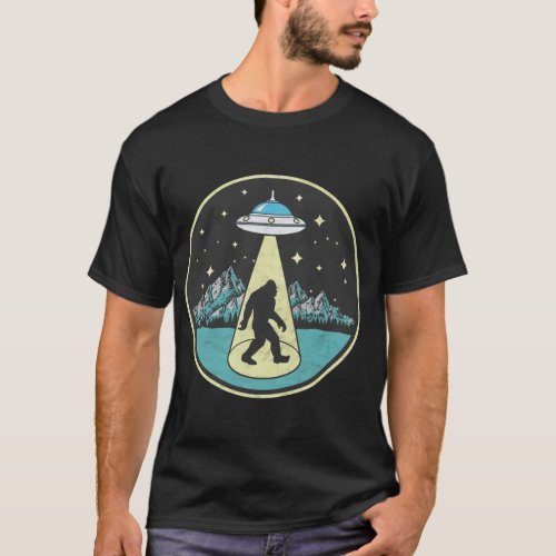 Bigfoot Abduction Vintage Sasquatch  UFO Alien G T_Shirt