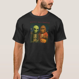 Bigfoot Alien Funny Halloween Trick Treat Door Cam T-Shirt