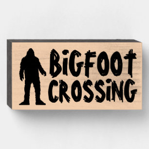 BIGFOOT CROSSING FUNNY WOOD RUSTIC SIGN