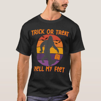 Bigfoot Halloween Trick or Treat Smell My Feet T-Shirt