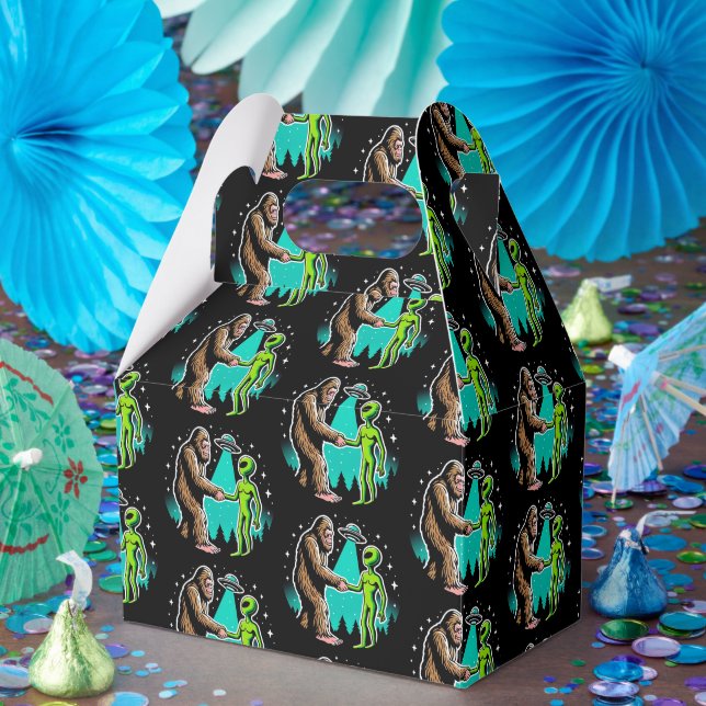 Bigfoot Meets Alien Favor Boxes (Party)