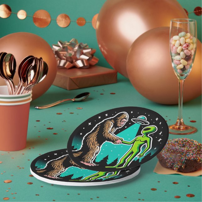 Bigfoot Meets Alien Paper Plates (Multi)