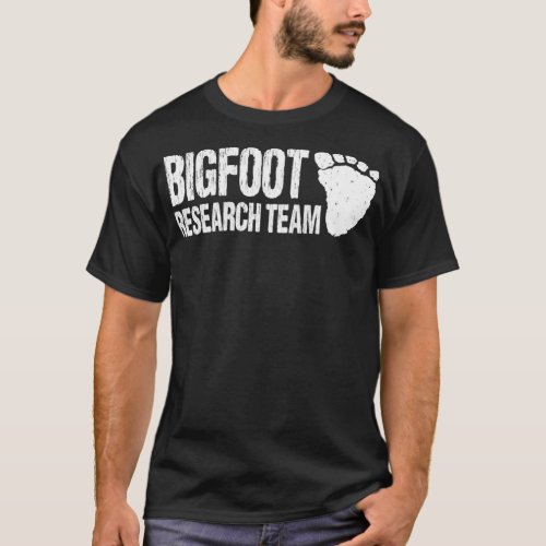 Bigfoot Research Team Retro Sasquatch Bigfoot Hunt T_Shirt