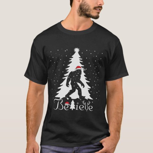 Bigfoot Sasquatch Yeti Believe santa hat Christmas T_Shirt