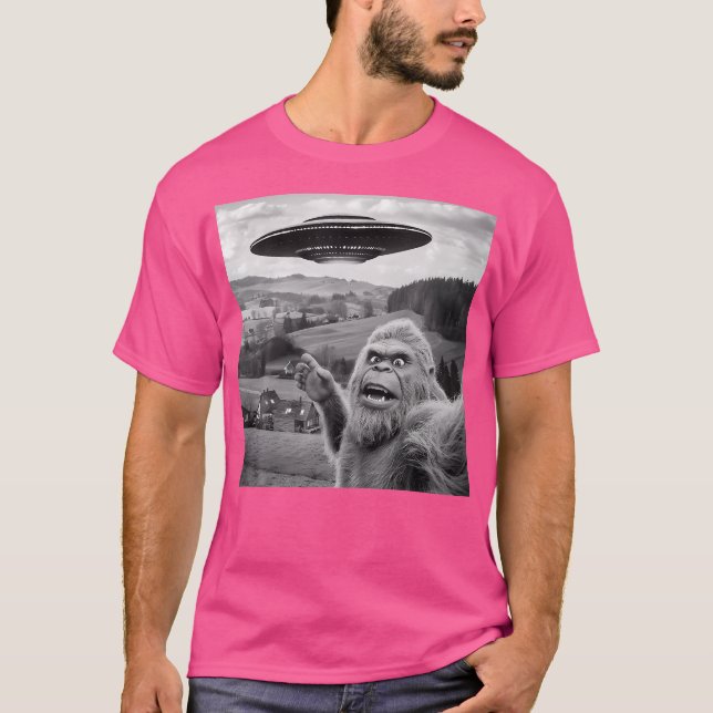 Bigfoot Selfie With Alien Ufo Funny Gifts For Men  T-Shirt (Front)