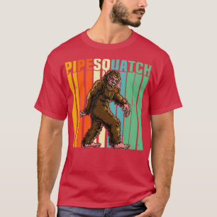 Bigfoot Smoking Briar Pipe Sasquatch Tobacco Pipe T-Shirt