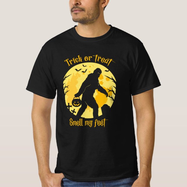 Bigfoot Trick Or Treat Smell My Feet Halloween T-Shirt (Front)