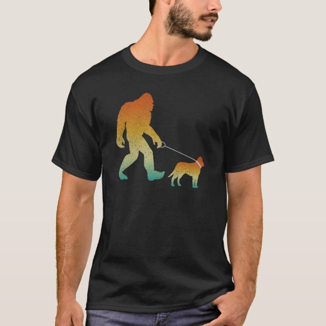 Bigfoot Walking Rafeiro do Alentejo Funny Sasquatc T-Shirt (Front)