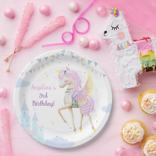 Birthday Paper Plates with an adorable unicorn. (Party)