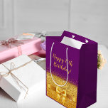 Birthday purple gold elegant medium gift bag<br><div class="desc">Elegant,  classic,  glamorous and feminine style party gift bag for a 70th birthday.  A gold colored ribbon and bow with golden glitter and sparkle,  a bit of bling and luxury for a birthday.  Violet,  purple colored background. With the text: Happy 70th Birthday!  golden letters.</div>