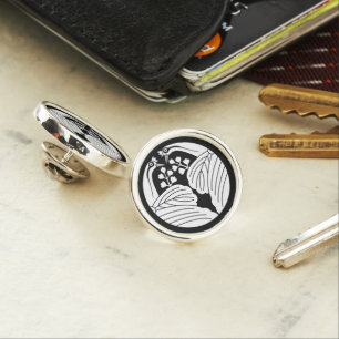 Bisected crane-shaped paulownias lapel pin