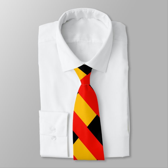 Black and red pattern neck tie (Tied)