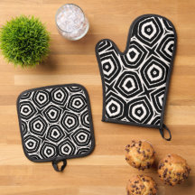 Black and White Abstract Geometric Pattern
