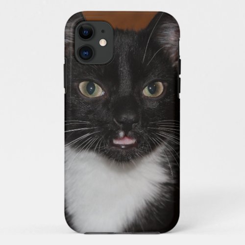 BLACK AND WHITE CAT iPhone 11 CASE
