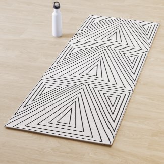 Black and White Concentric Triangle Pattern    
