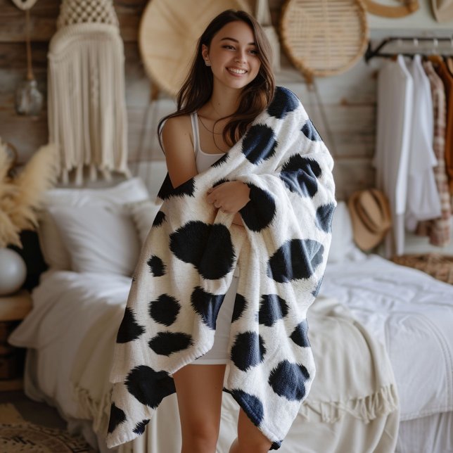 Black and white cow faux fur pattern fleece blanket (Creator Uploaded)