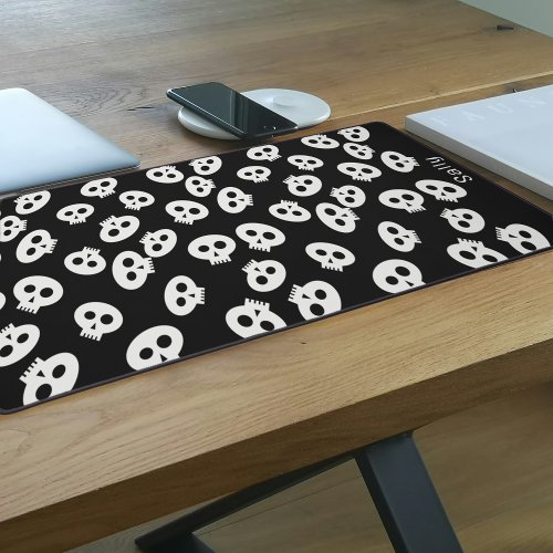 Black and White Cute Skull Pattern Desk Mat