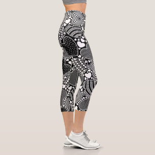 Black and White Decorative Hearts Pattern Capri Leggings