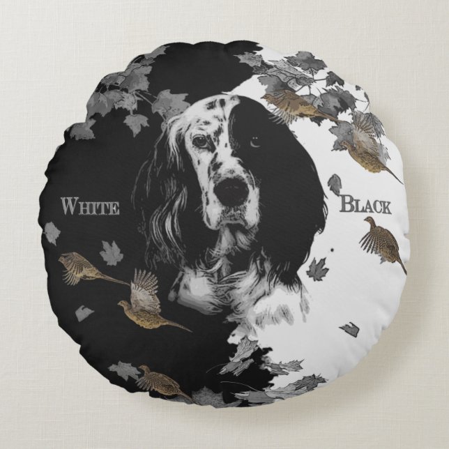 Black and white English setter Round Pillow (Front)