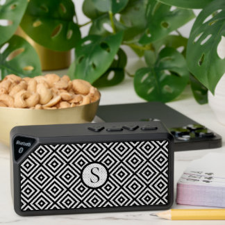 Black and white geometric pattern bluetooth speaker