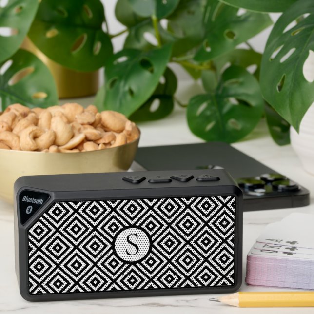 Black and white geometric pattern bluetooth speaker (Insitu(Table))
