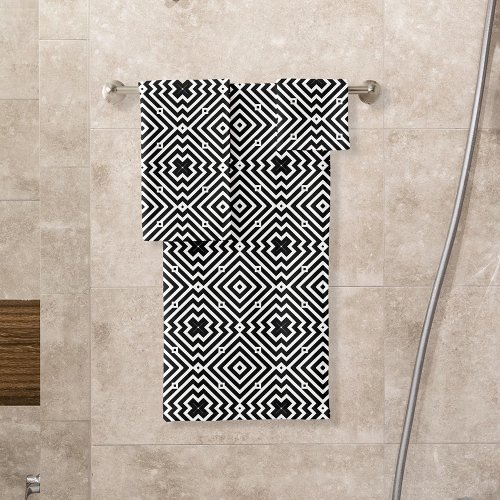 Black and White Geometric Pattern in Op Art Style Bath Towel Set