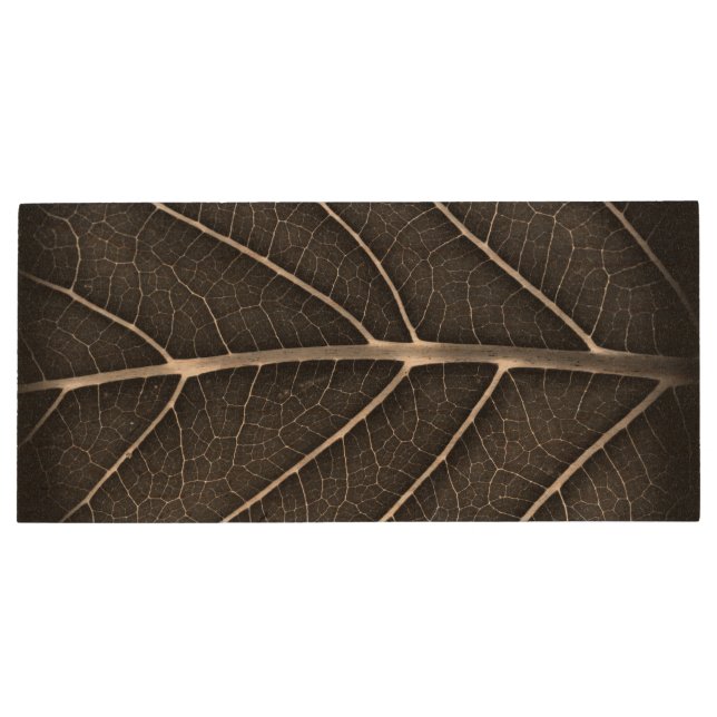 Black and white glowing leaf close-up wood flash drive (Back)