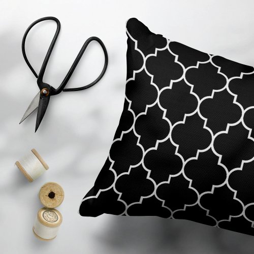 Black And White Latticework Quatrefoil Trellis Pillow Case