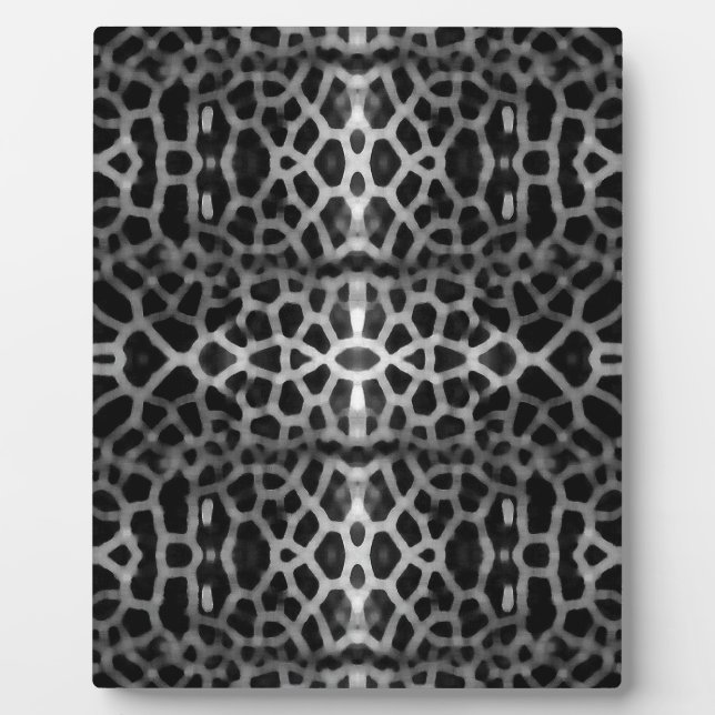 Black and white mesh pattern plaque (Front)