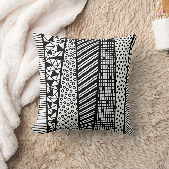 Black and white - modern pattern throw pillow (Blanket)