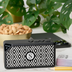 Black and white quatrefoil seamless pattern bluetooth speaker