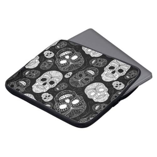 Black And White Retro Skulls Pattern Laptop Sleeve