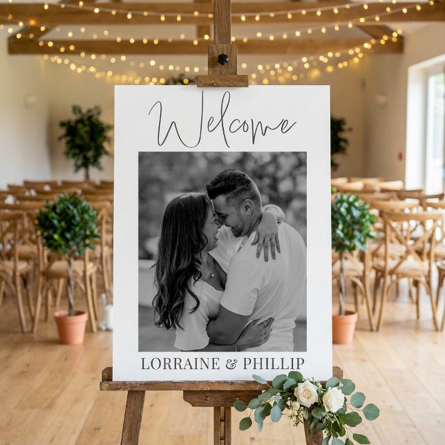 Black and white romantic wedding welcome sign (Black and white romantic wedding welcome sign.)