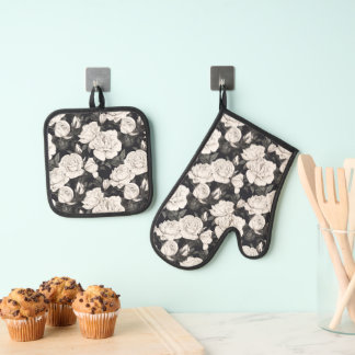 Black and White Rose Pattern Oven Mitt & Pot Holder Set