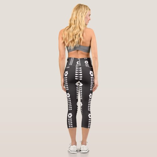 Black and white  Scandinavian floral pattern Capri Leggings