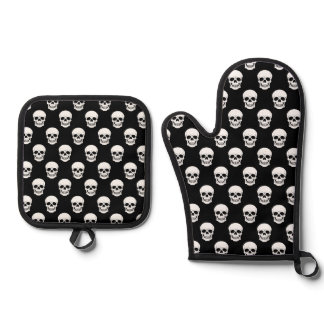 Black And White Skull Head Pattern Halloween Oven Mitt &amp; Pot Holder Set