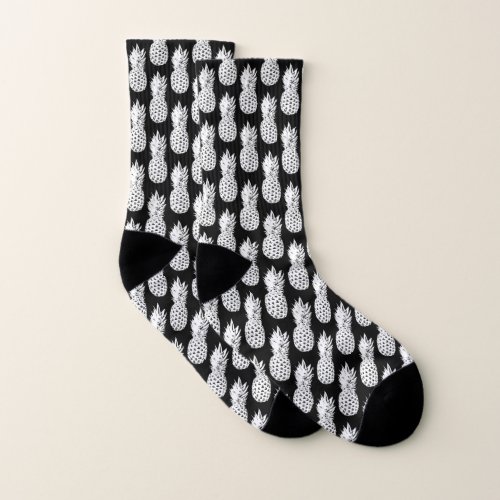 Black and white small pineapple print sport socks