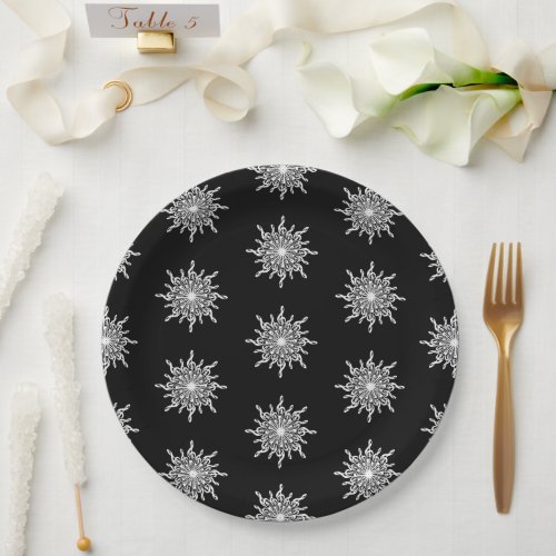 Black and White Treble Clef Snowflake Pattern Paper Plates