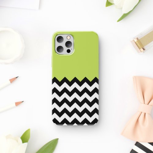 Black and White Zigzag Pattern Chevron Green iPhone 11 Case