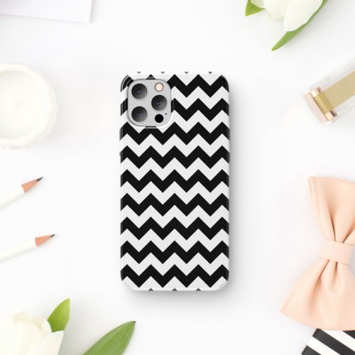 Black and White Zigzag Pattern Chevron Pattern iPhone 11 Case