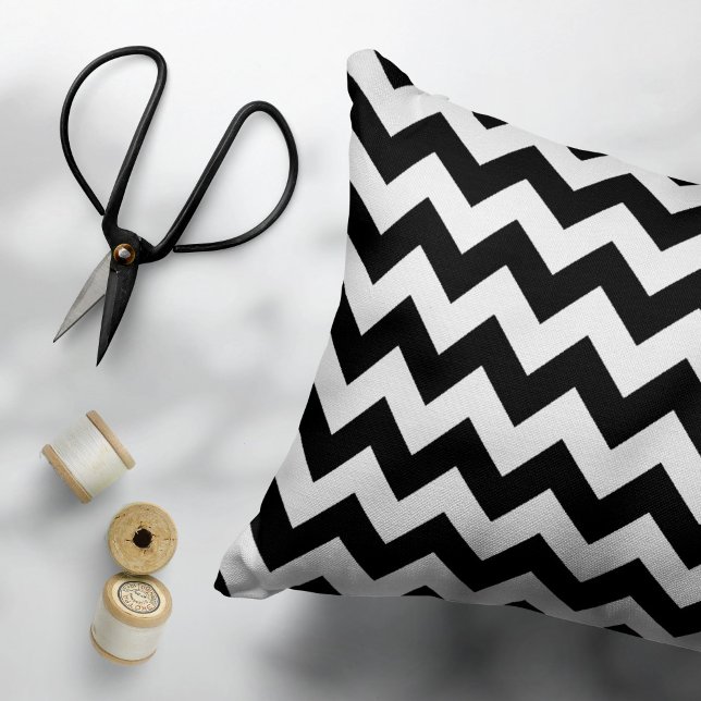 Black and White Zigzag Pattern, Chevron Pattern Pet Bed (Creator Uploaded)