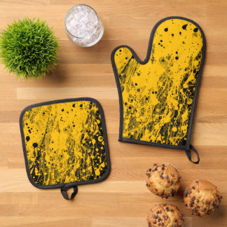 Black and Yellow Paint Splashes Oven Mitt & Pot Holder Set