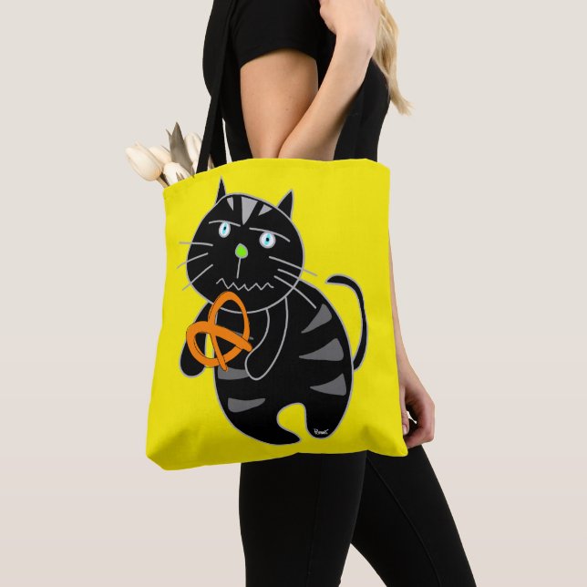 Black Cat Eat Pretzel Bag Yellow Green (Close Up)
