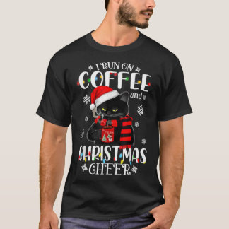 Black Cat lights I run on coffee and christmas che T-Shirt