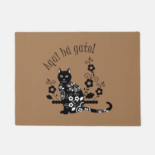 Black cat with flowers and Portuguese expression Doormat