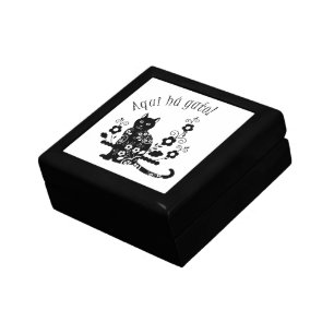 Black cat with flowers and Portuguese expression Gift Box
