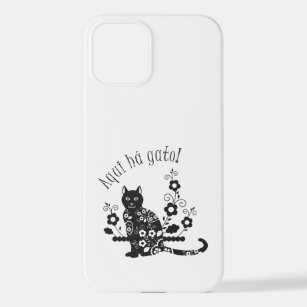 Black cat with flowers and Portuguese expression iPhone 12 Case
